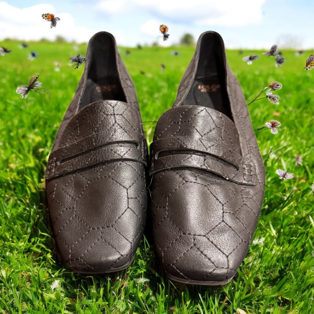 Louise et Cie Black quilted Leather Flats with Textured Design size 8